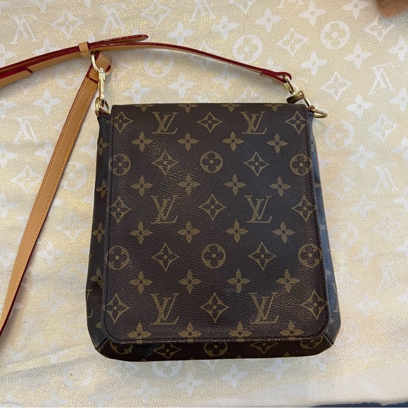 SOLD Louis Vuitton Crossbody Bag ❤️ - Picture 3 of 14